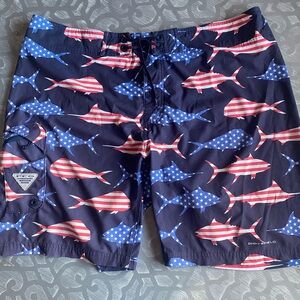 Columbia PFG Omni Shield red white blue fishing shorts men’s size 40
